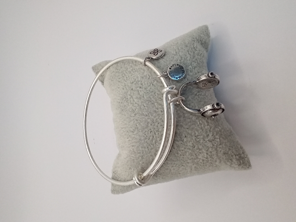 Urban Leaves ULUS002VS Bracelet Charm Bangle Silver Metal Bangle Headphones Vintage Silver Unisex - Image 4