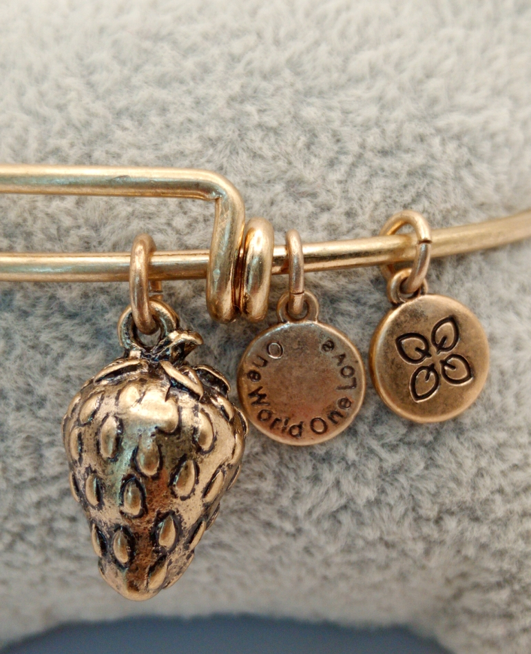 Urban Leaves ULFR002VG Bracelet Charm Gold Metal Bangle Strawberry Gold Unisex - Image 5