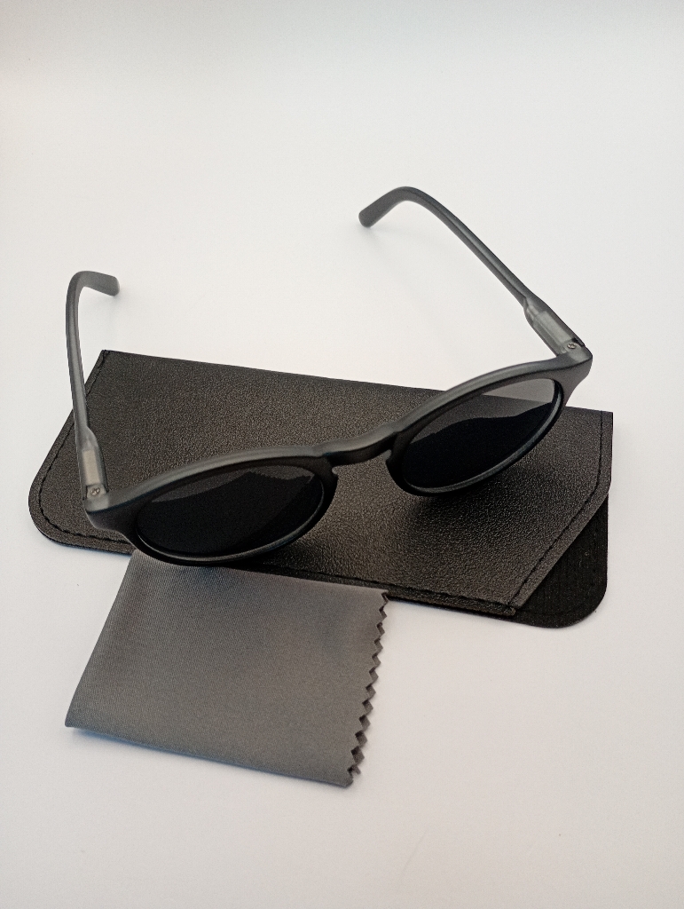 LUX-LENSED LTD 3014BLKBLK Sunglasses Unisex Black Oval Black Plastic - Image 1