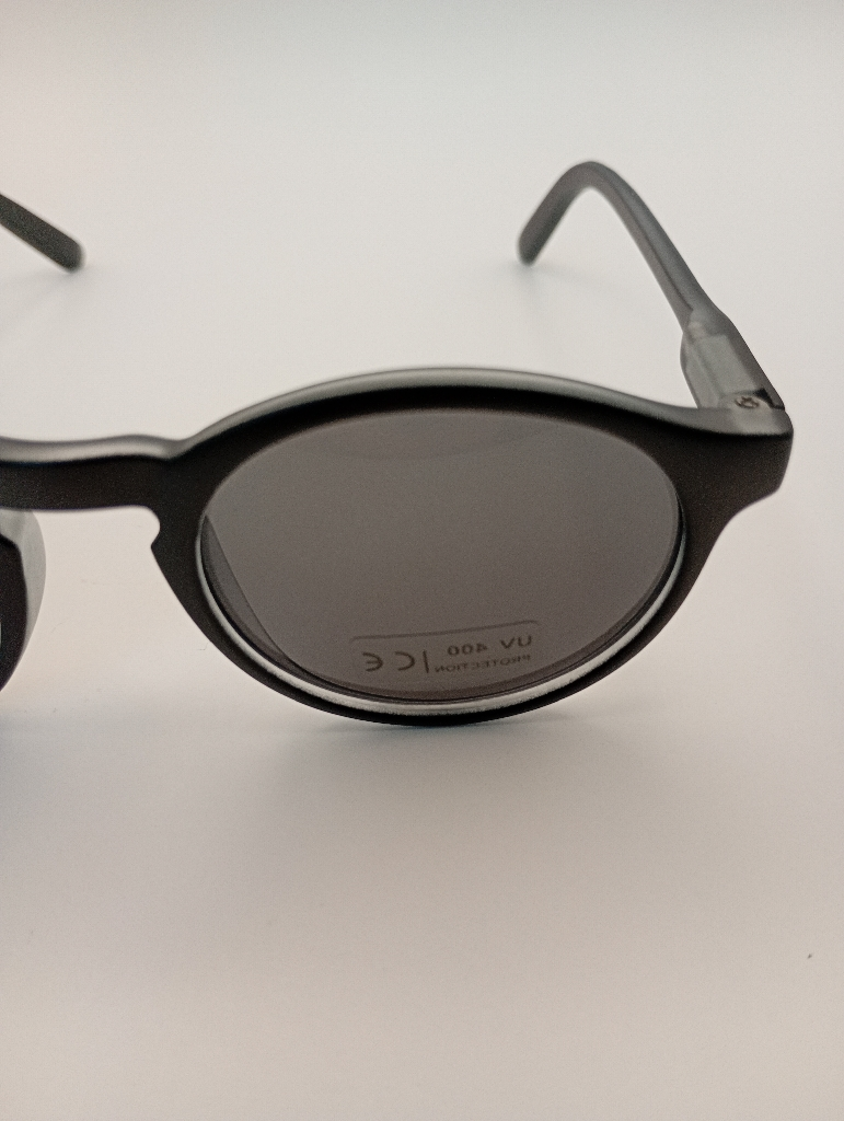 LUX-LENSED LTD 3014BLKBLK Sunglasses Unisex Black Oval Black Plastic - Image 3