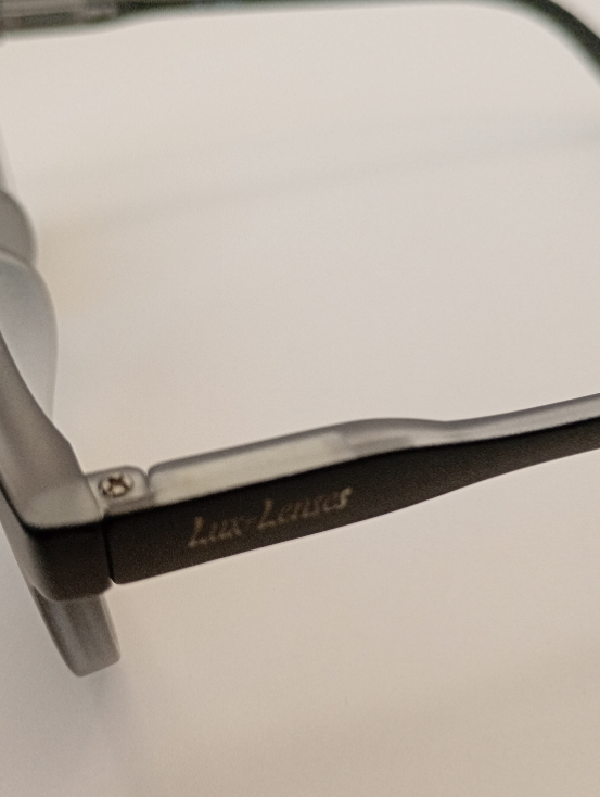 LUX-LENSED LTD 3014BLKBLK Sunglasses Unisex Black Oval Black Plastic - Image 4