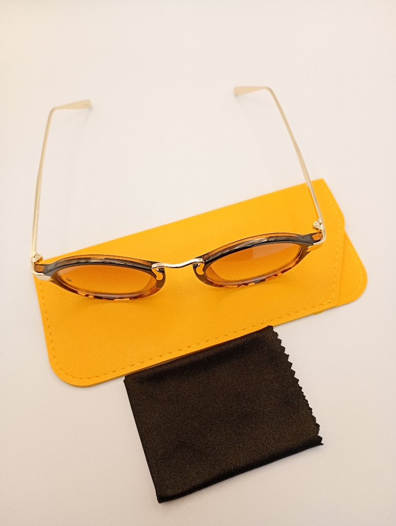 LUX-LENSES LTD SG17SUPB1023BRNBRN Sunglasses Unisex Brown Gradient Oval Brown Plastic, Metal - Image 1